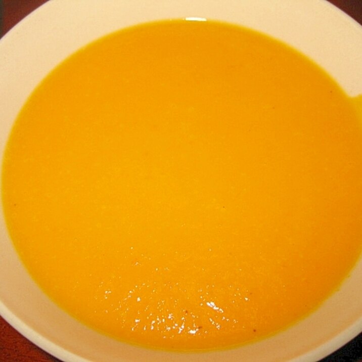 オレンジ色のスープ